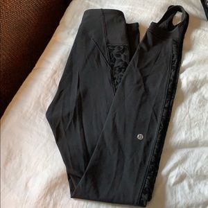 Lululemon hold on tight